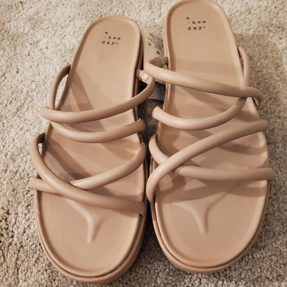 Slide in sandals - Picture 2 of 12